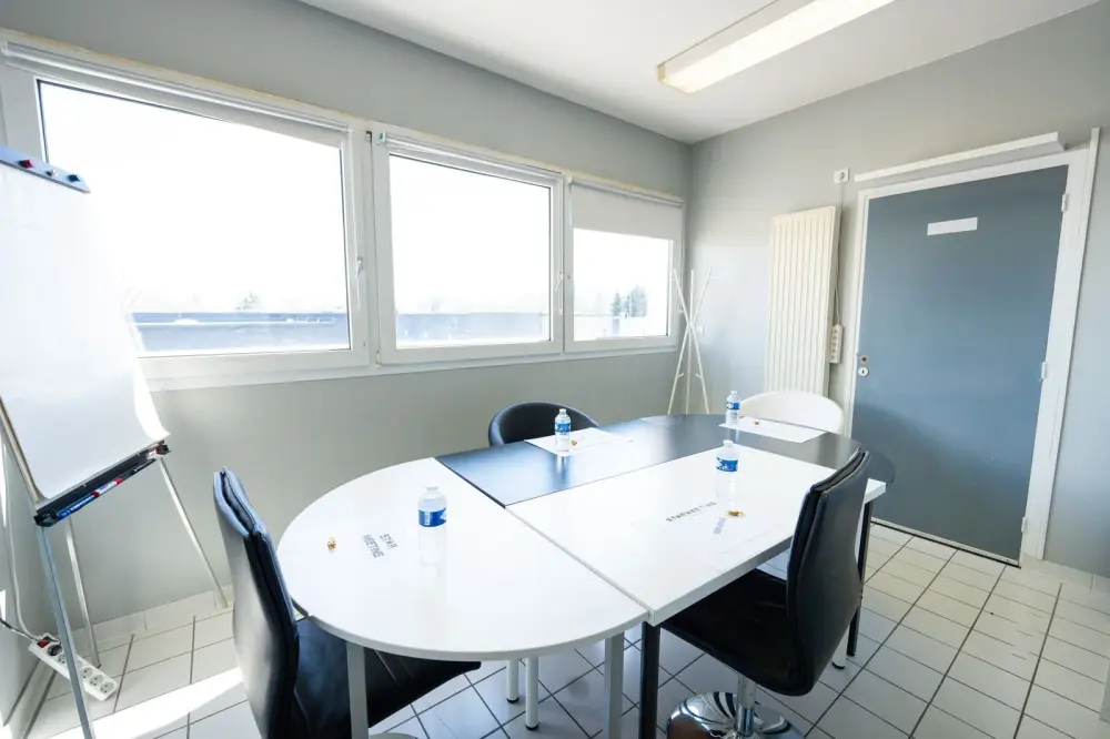 Bureau Black & White — Centre d'Affaires Star Meeting Clermont-Ferrand