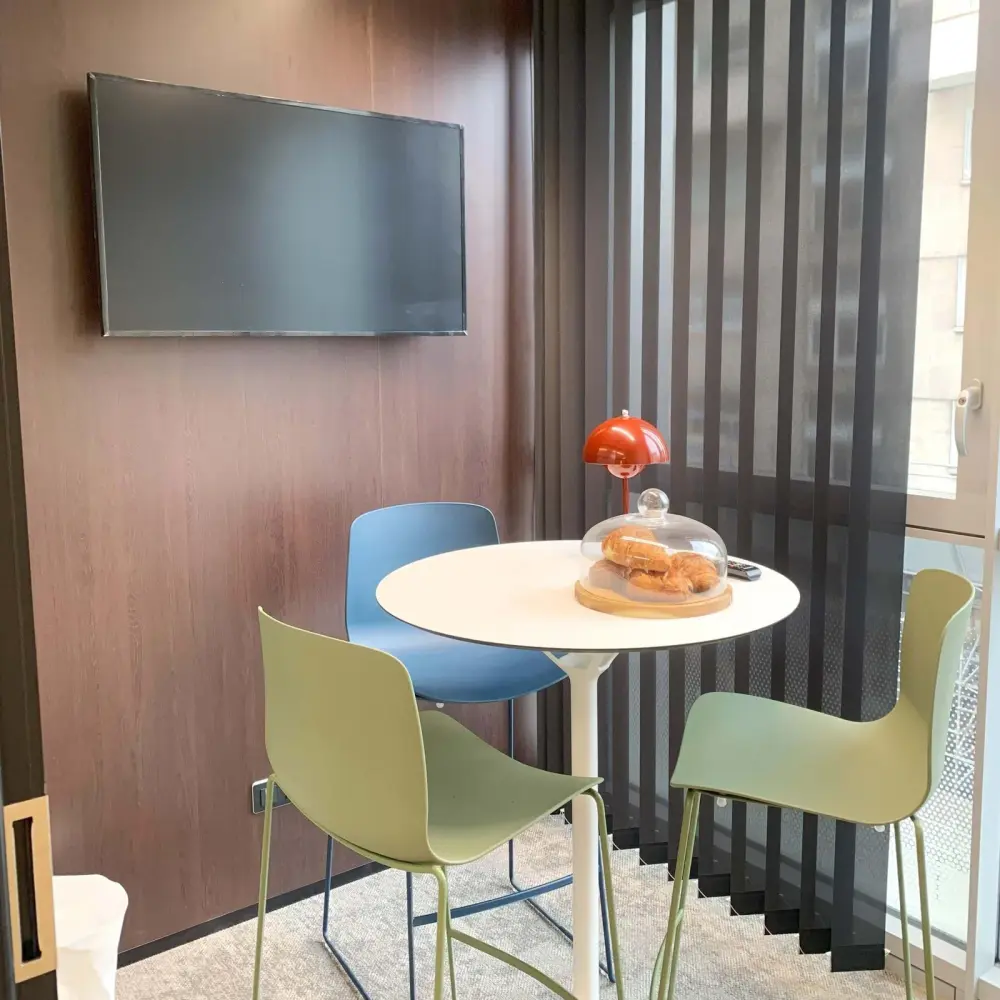 Salle de réunion - 3 personnes (configuration îlot) — Palais Work