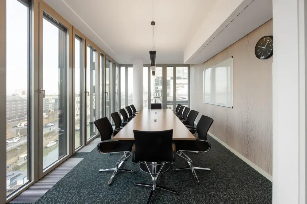 Sala MR-04 — Signature ZURICH, Signature Bahnhofplatz
