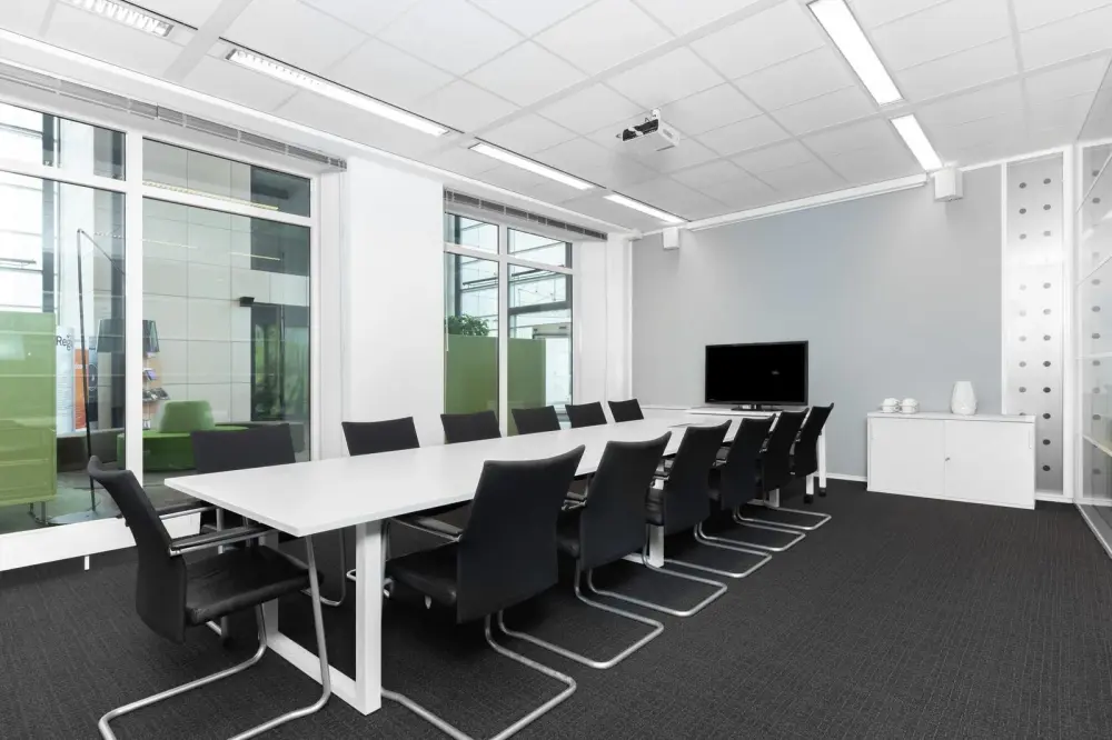 Room Hong Kong — Regus MANCHESTER, Airport