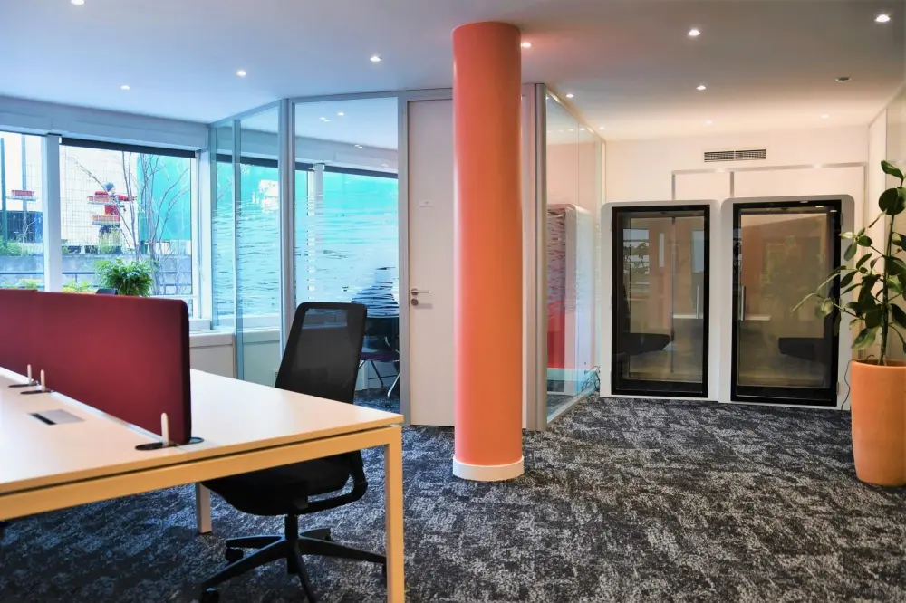 Coworking poste nomade — Emergence Issy-les-Moulineaux