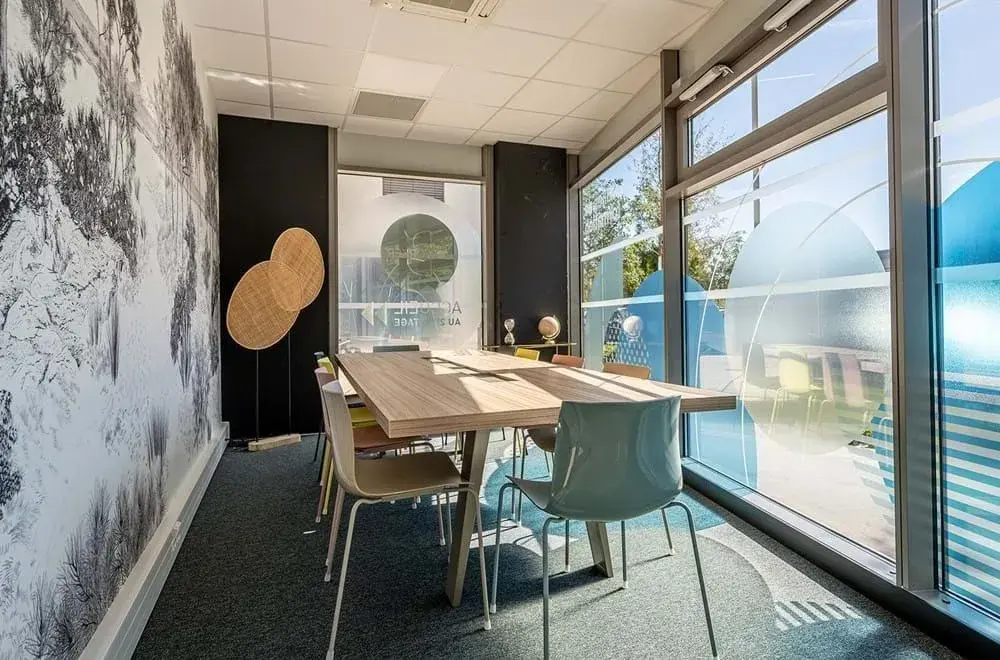 Salle Paris Eiffel / 8 postes — B'CoWorker Nancy