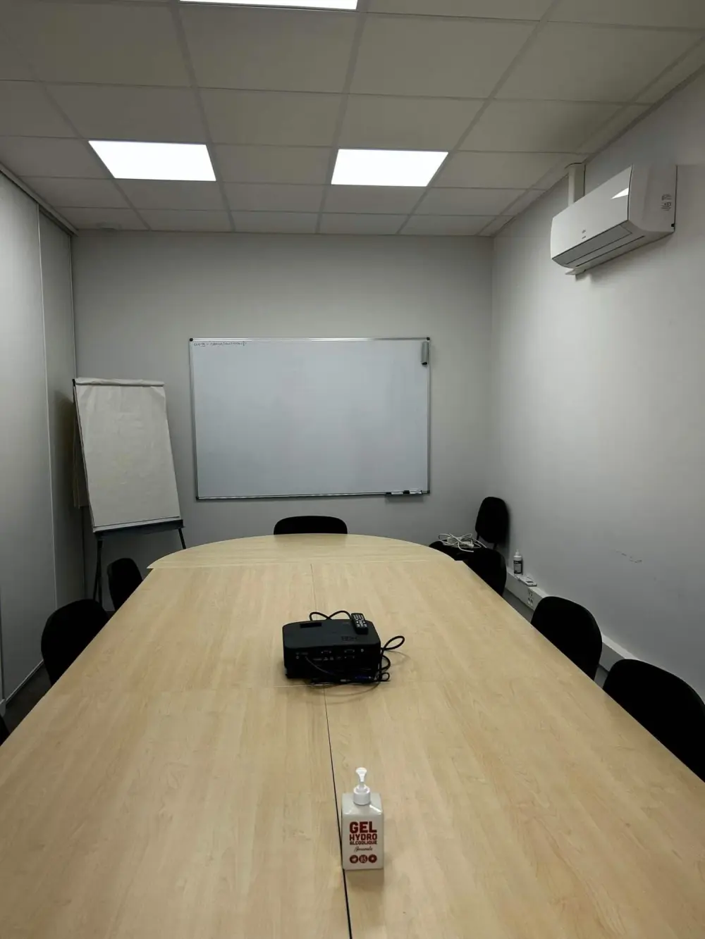 Salle de réunion 12 personnes — ACG SENS ET ACTIONS