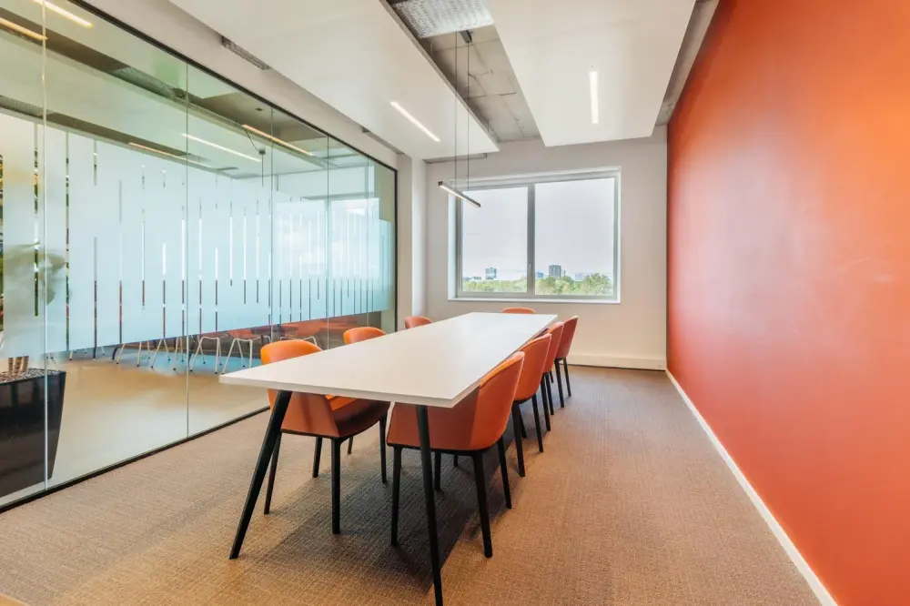 Sala MR-02 — Signature Al Maqam Tower ADGM
