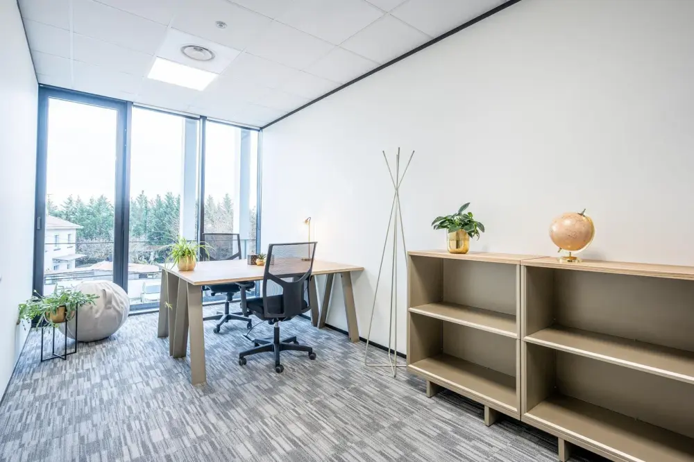 Bureau B2 pour 2 postes — B'CoWorker Bordeaux-Merignac