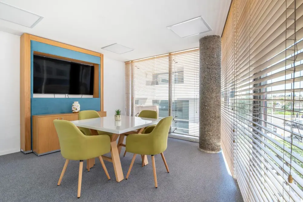 Sala MR 01 — Spaces Zurich Airport, Spaces The Circle