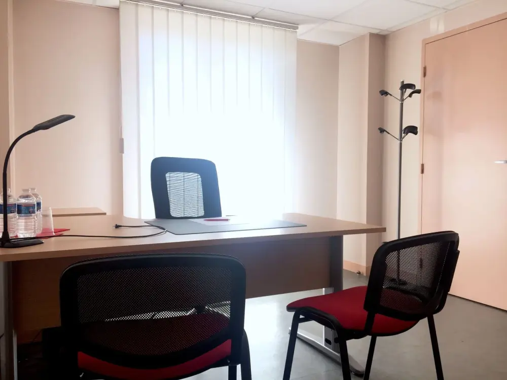 Bureau 2/3 personnes (avec fenêtre) — Buro Club Limoges