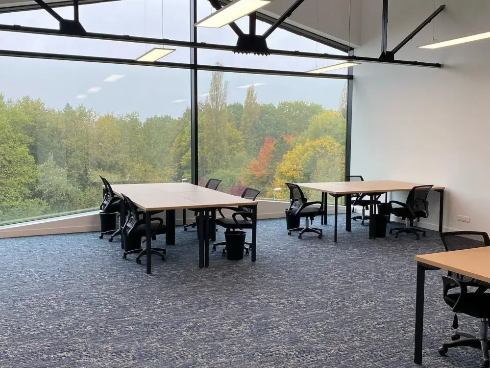 Bureau d'équipe (10 personnes) — Bureaux & Co Cesson-Sévigné
