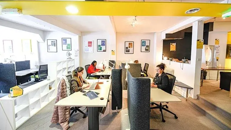 Poste en Coworking — Le Rucher Créatif
