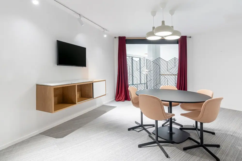 Room CM 721 — Regus LIMA, Cronos - El Derby