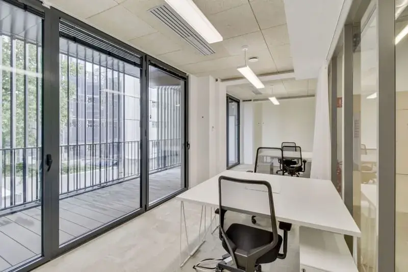 Accès Bureau privatif 4 personnes — Newton Offices Vaise