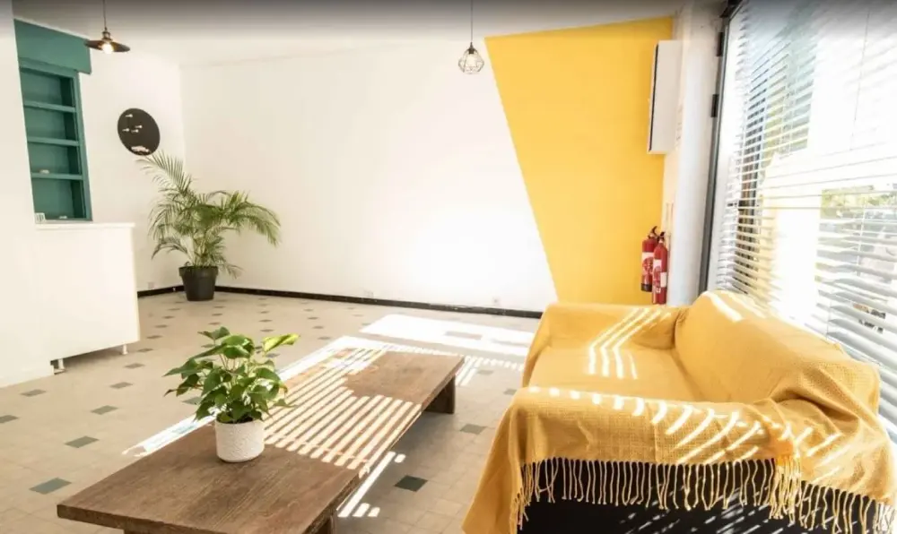 Salle de 30m2 Marignane — L'ilot Travail
