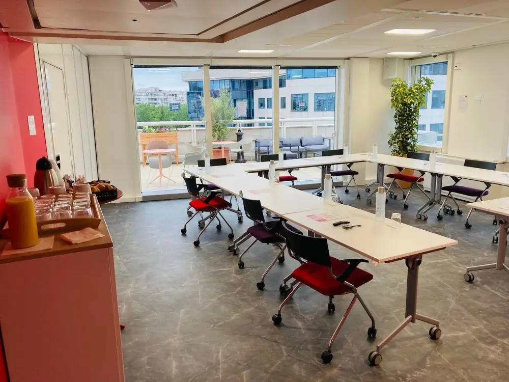 Salle de réunion 45 m2 — Emergence Issy-les-Moulineaux