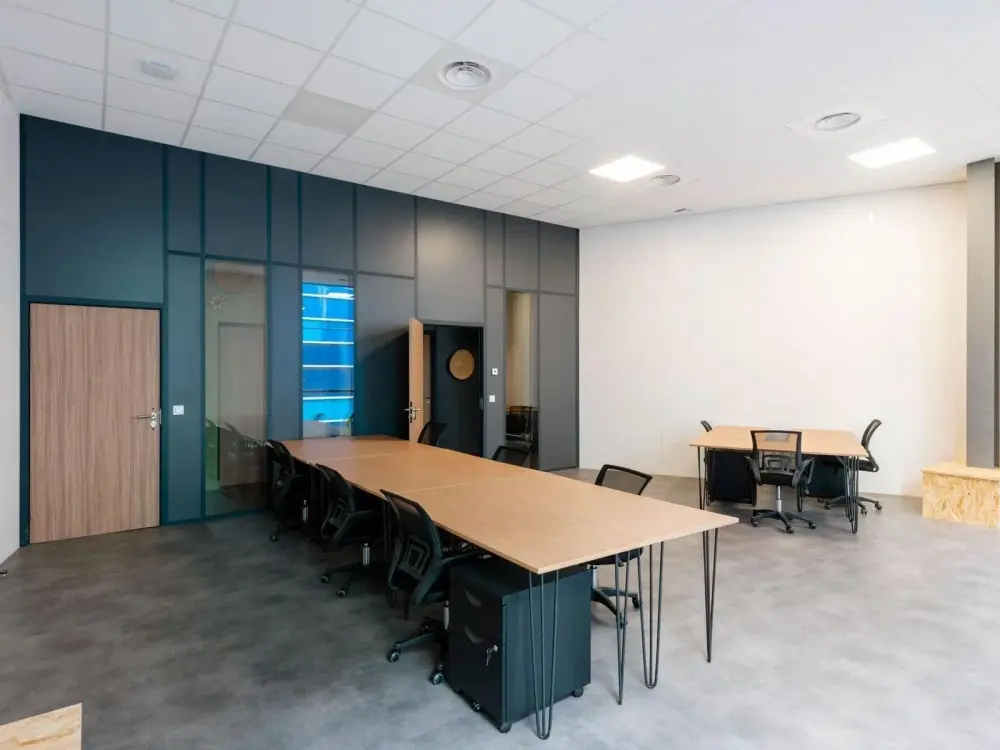Bureau d'équipe (10 personnes) — Bureaux & Co Le César Pierresvives