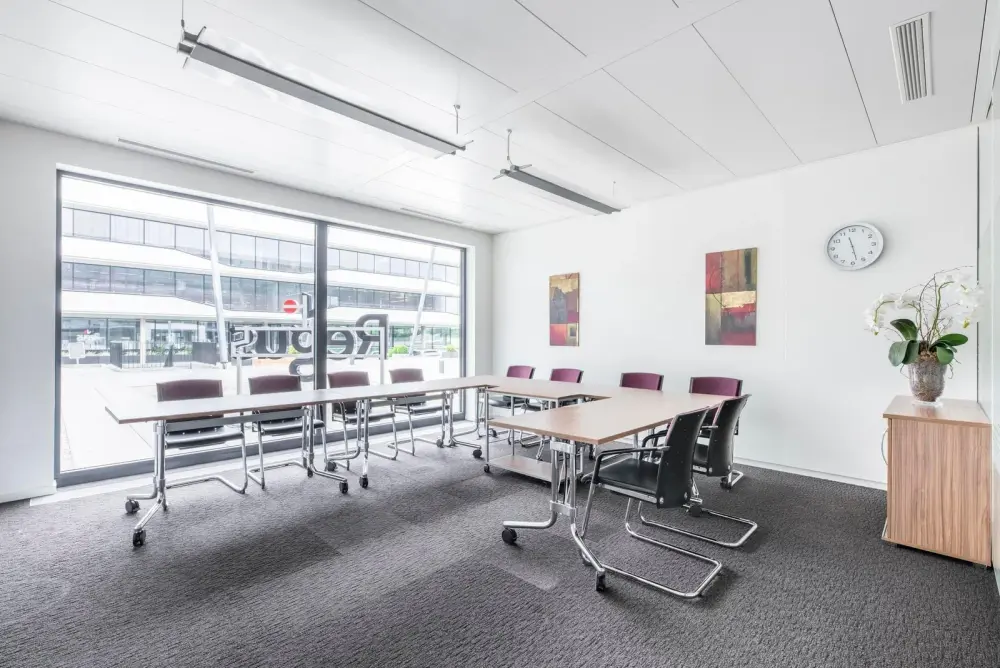 Room Tupolev — Regus MOSCOW, Avion