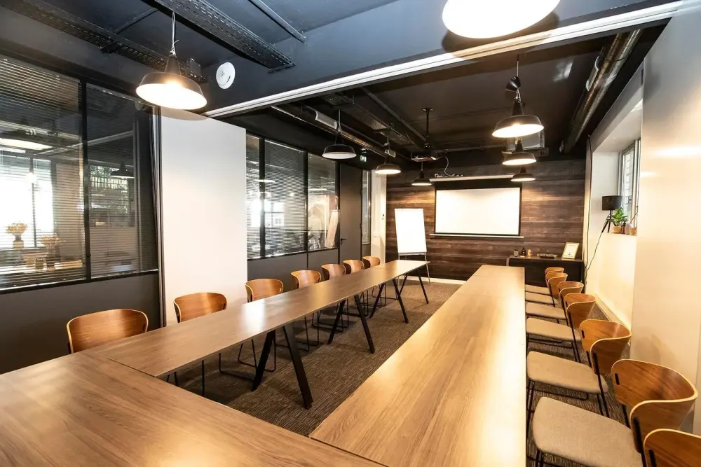 Salle Board Room — Work & Share Clichy