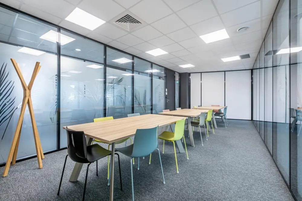 Salle Strasbourg - 6 personnes (30²m) — B'CoWorker Strasbourg Schiltigheim
