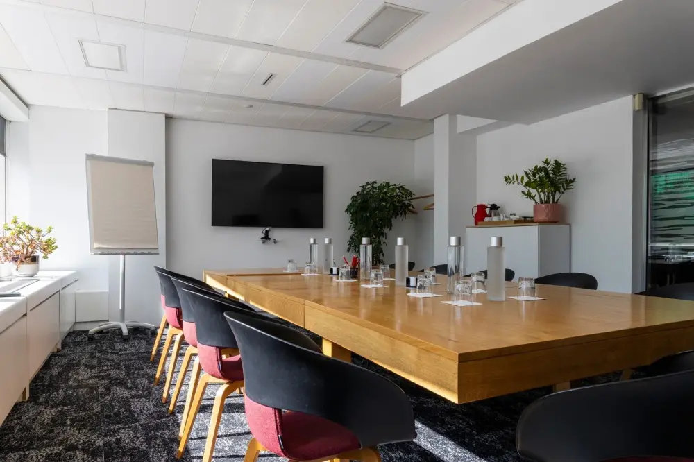 Salle de réunion 30m2 — Emergence Issy-les-Moulineaux