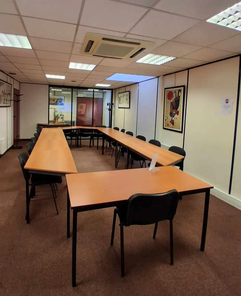 Salle de réunion 16 personnes — Buro Club Paris République