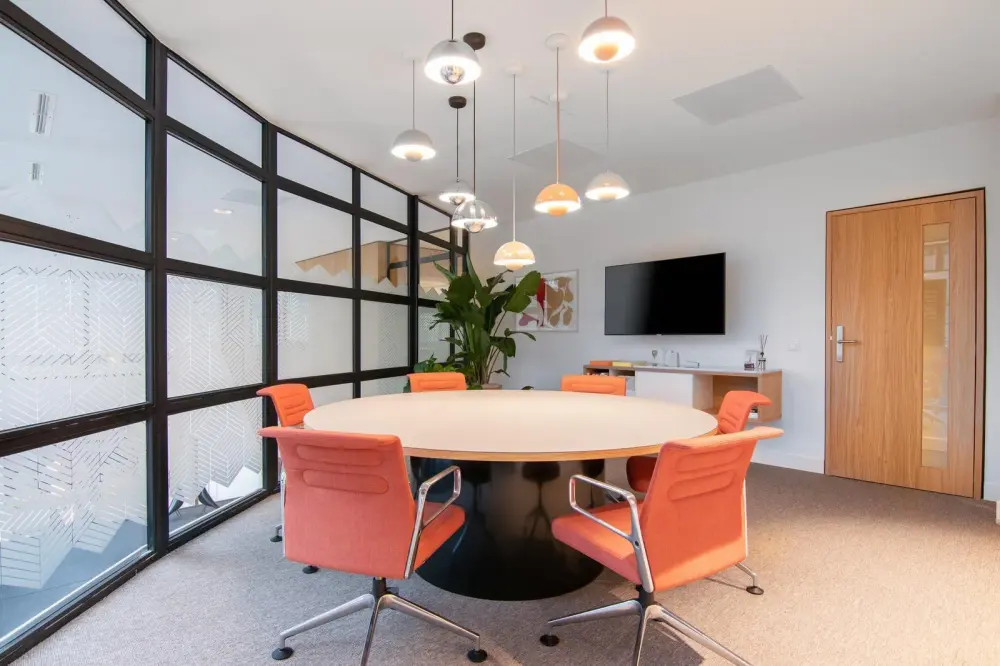 Sala MR 2 — Spaces ZURICH, Ambassador House (Spaces)