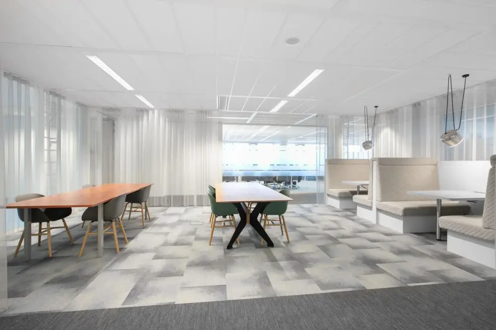 Coworking day pass — Regus SWATAR, City Center