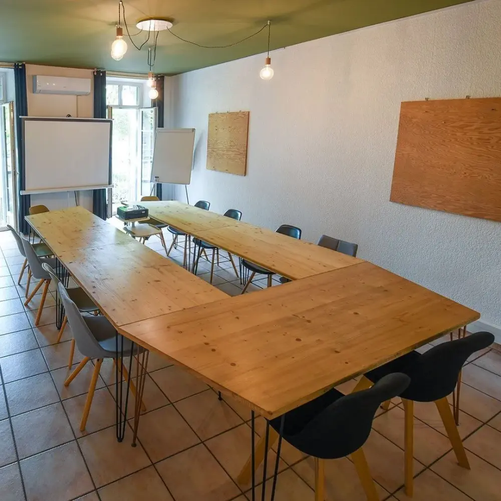 Salle de réunion de 11 à 15 personnes — Charle's Working