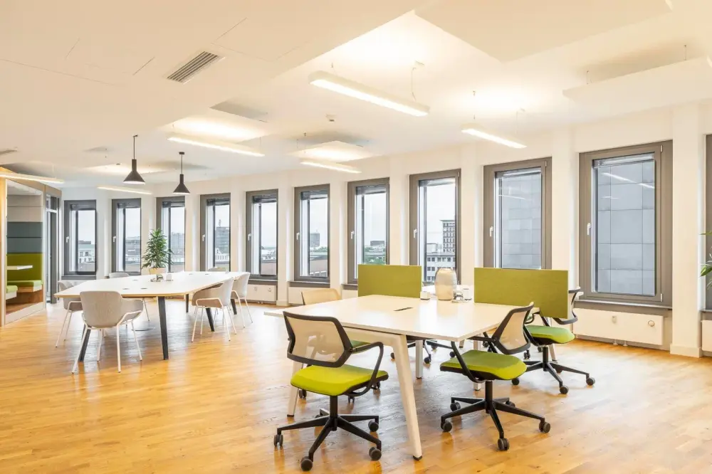 Coworking day pass — HQ Lima, Real Plaza Puruchuco