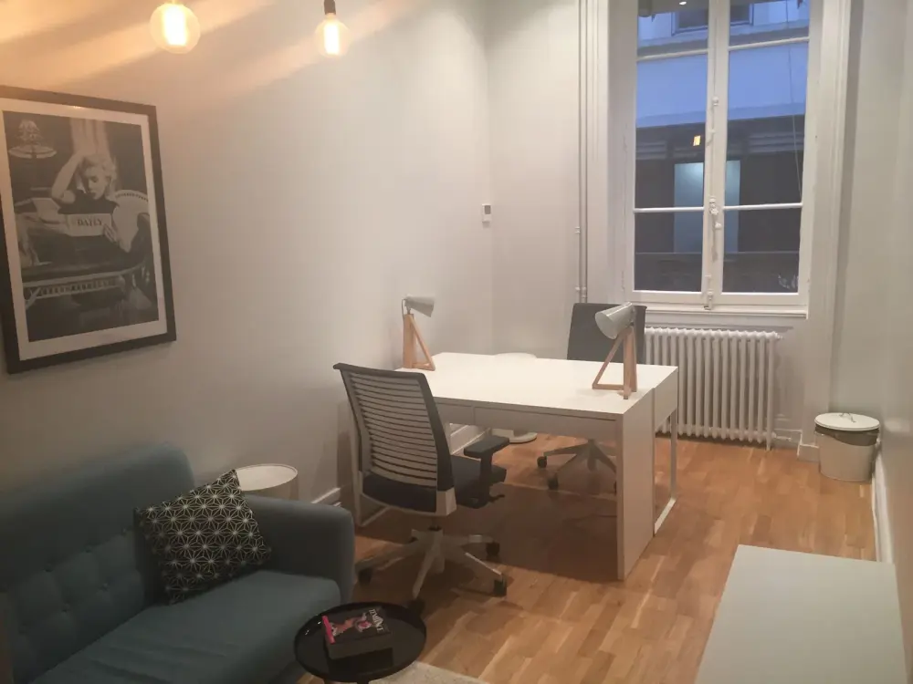 Bureau 2 postes tout équipé Hôtel de Ville — Workoon