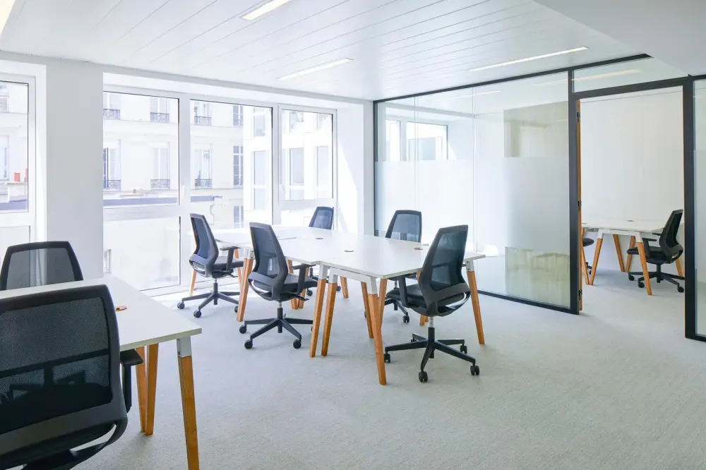 Bureau de 4 personnes — Wojo Champs-Elysées