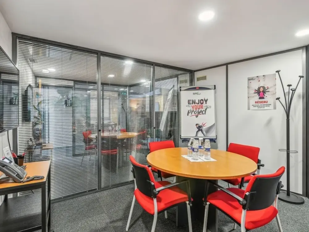 Salle de réunion 4 personnes — Buro Club Paris Levallois