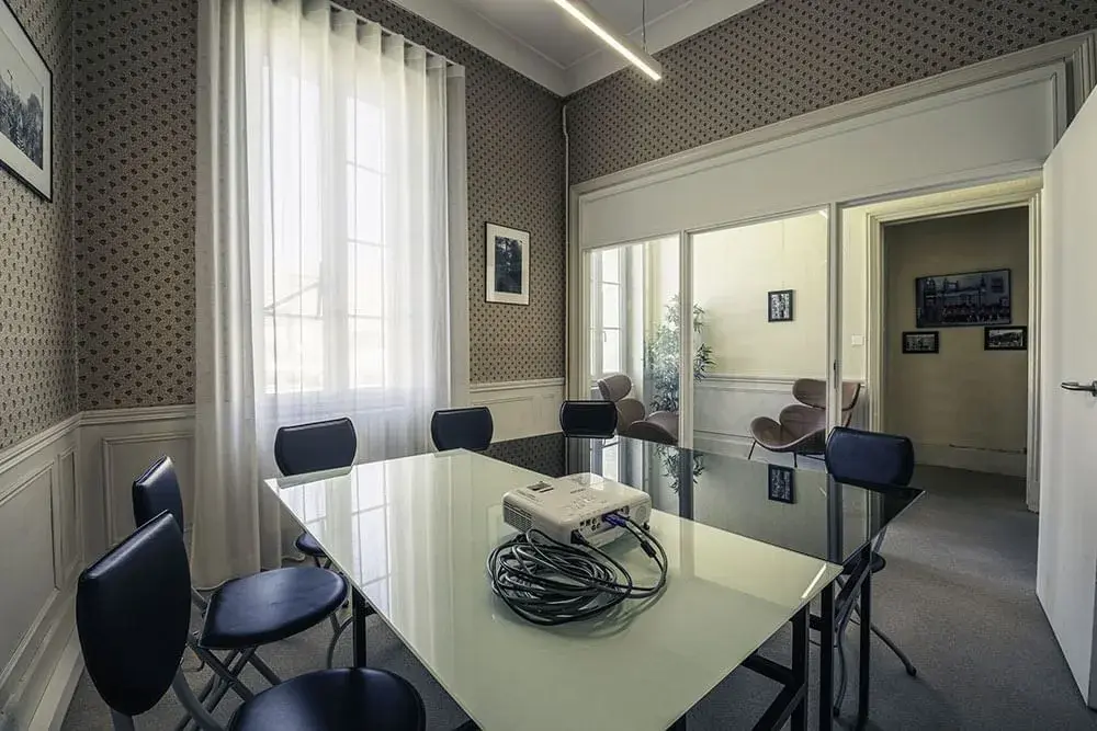 Salle de réunion 6 personnes — L'Appartement Cowork