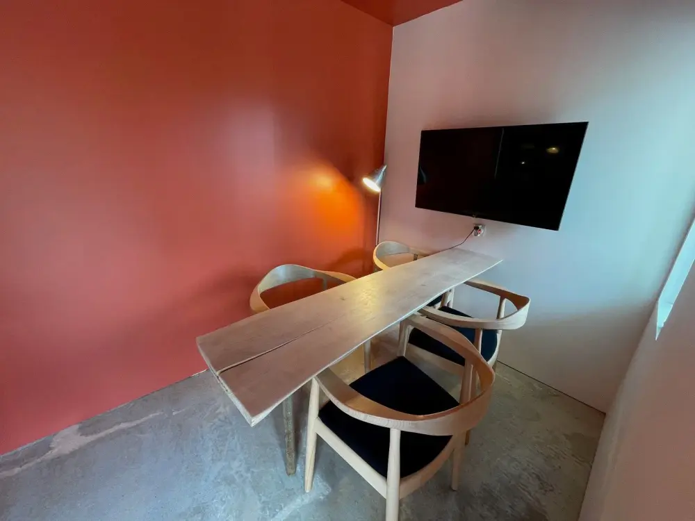 Salle de réunion - 4 personnes — Les Briques