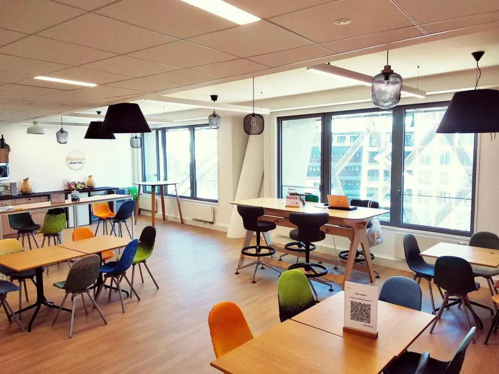 Poste de travail en open space — Hiptown EuroRennes