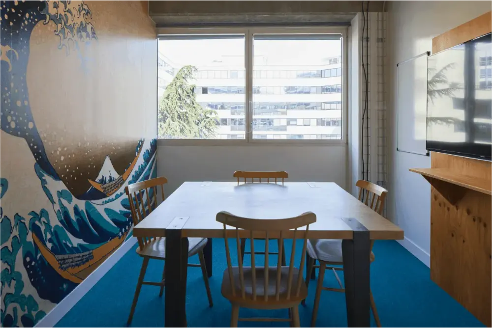 Salle de réunion 4 personnes — Wojo Issy-les-Moulineaux