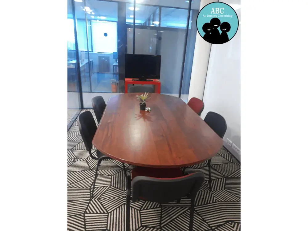 Salle Small — Au Bureau